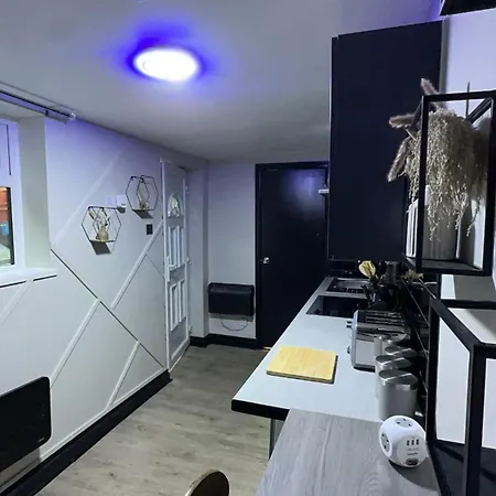 Studio Apartment In Bolton Town Exterior photo