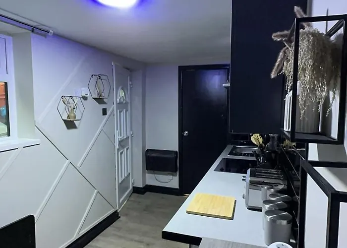 Studio Apartment In Bolton Town